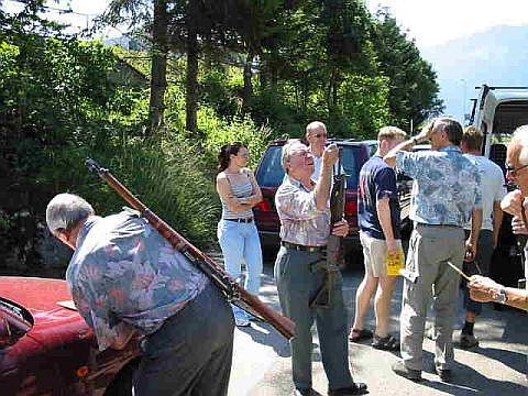 Die Waffen werden nochmals gepr�ft ....