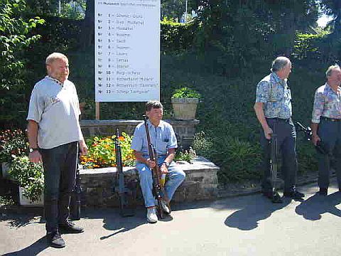 Irgendwas hat die Aufmerksamkeit von Edwin und Richi geweckt ...
